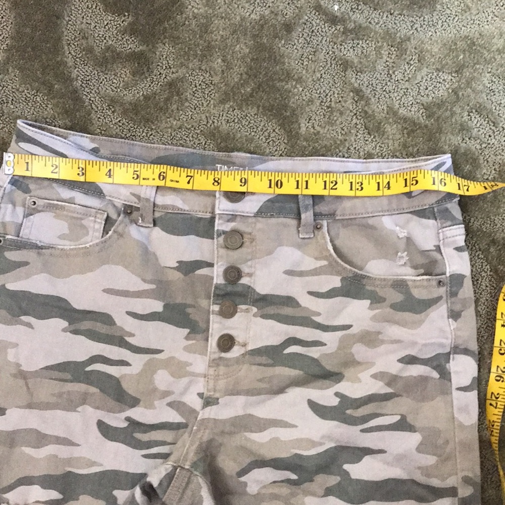 Shorts - Picture 3 of 6